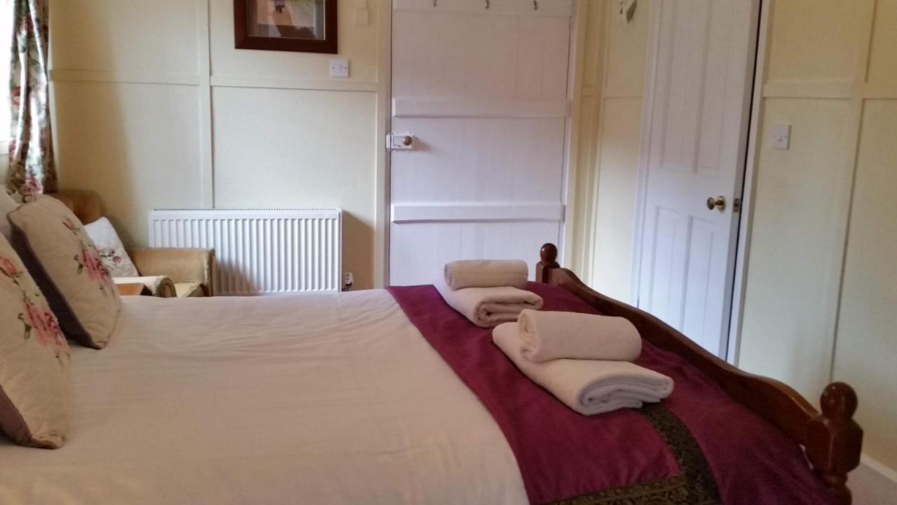 Bridge Farmhouse - Eight Ensuite Bedrooms Salisbury Exterior foto